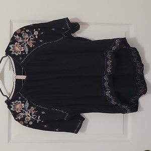 Know Rose High Low Blouse, Black with embroidery, Large